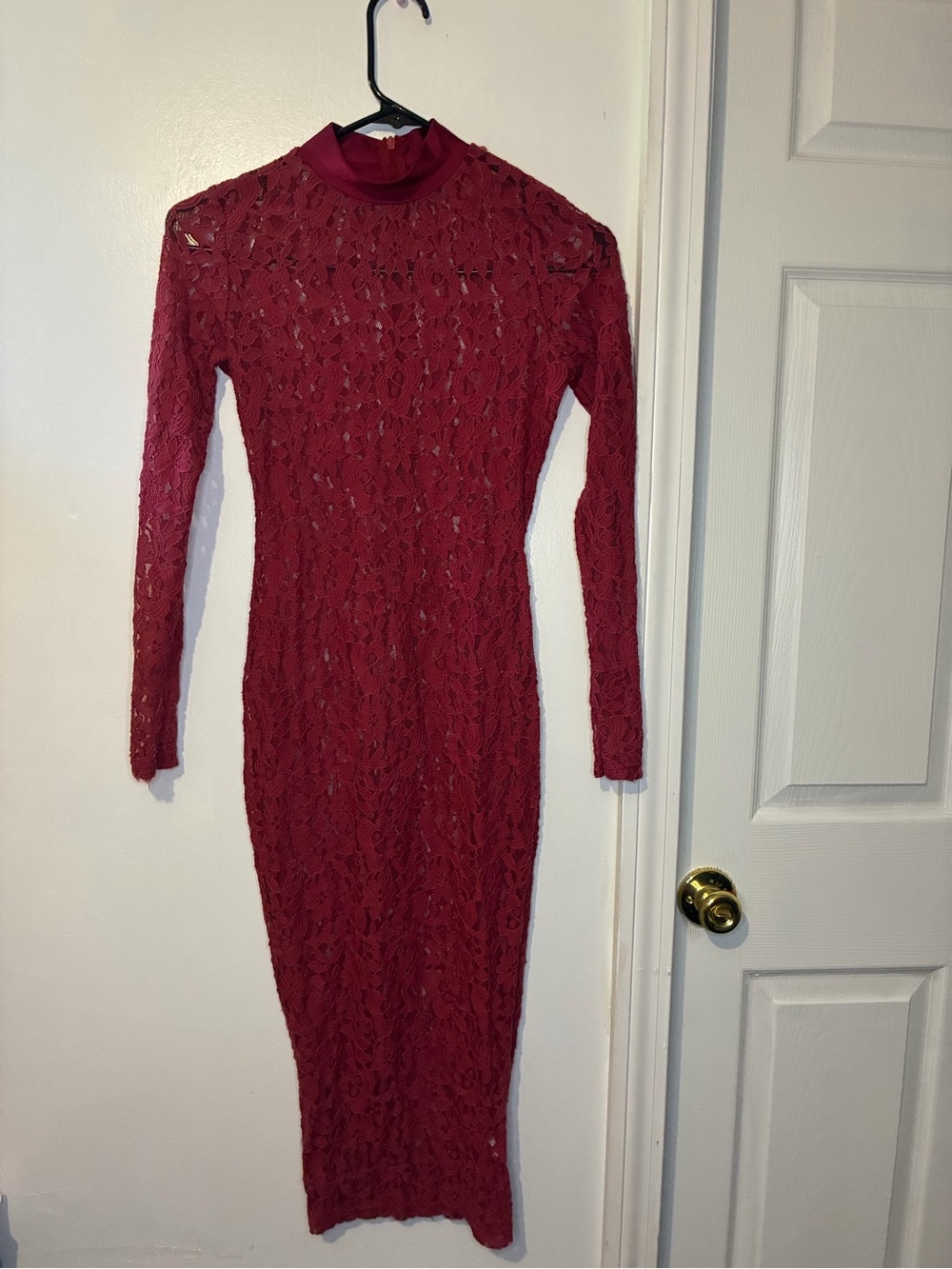 Long Sleeve Lace Sheath Dress in Burgundy